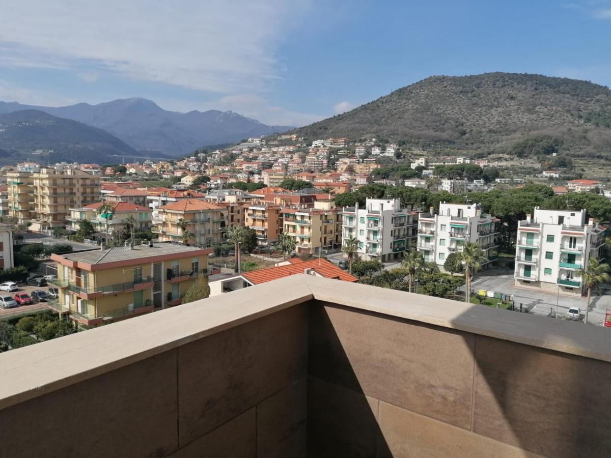 Grand Hotel Pietra Ligure Bagian luar foto