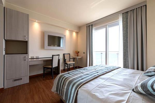 Grand Hotel Pietra Ligure Bagian luar foto